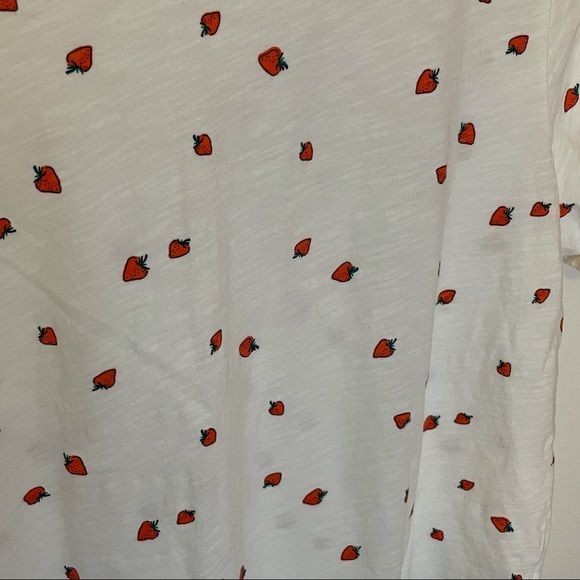 Old navy Everywear strawberry shirt - Picture 3 of 3